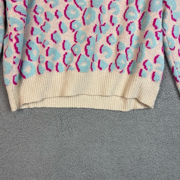 Peach Love cheetah print sweater Womens Size Medium - Picture 3 of 8